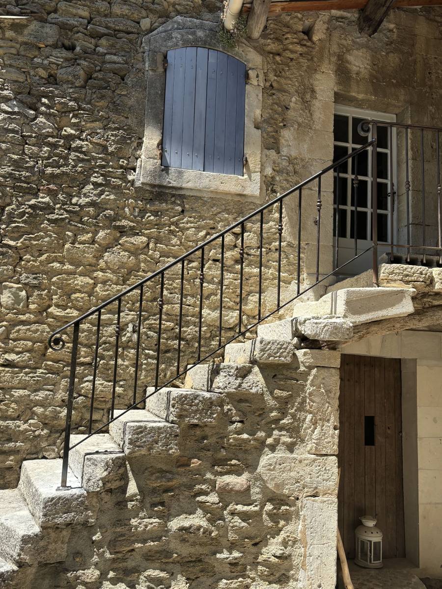 Savoir Fer, ferronnerie d'art spécialiste dans le travail du fer forgé, garde-corps sur mesure dans le Luberon et ses alentours (84)