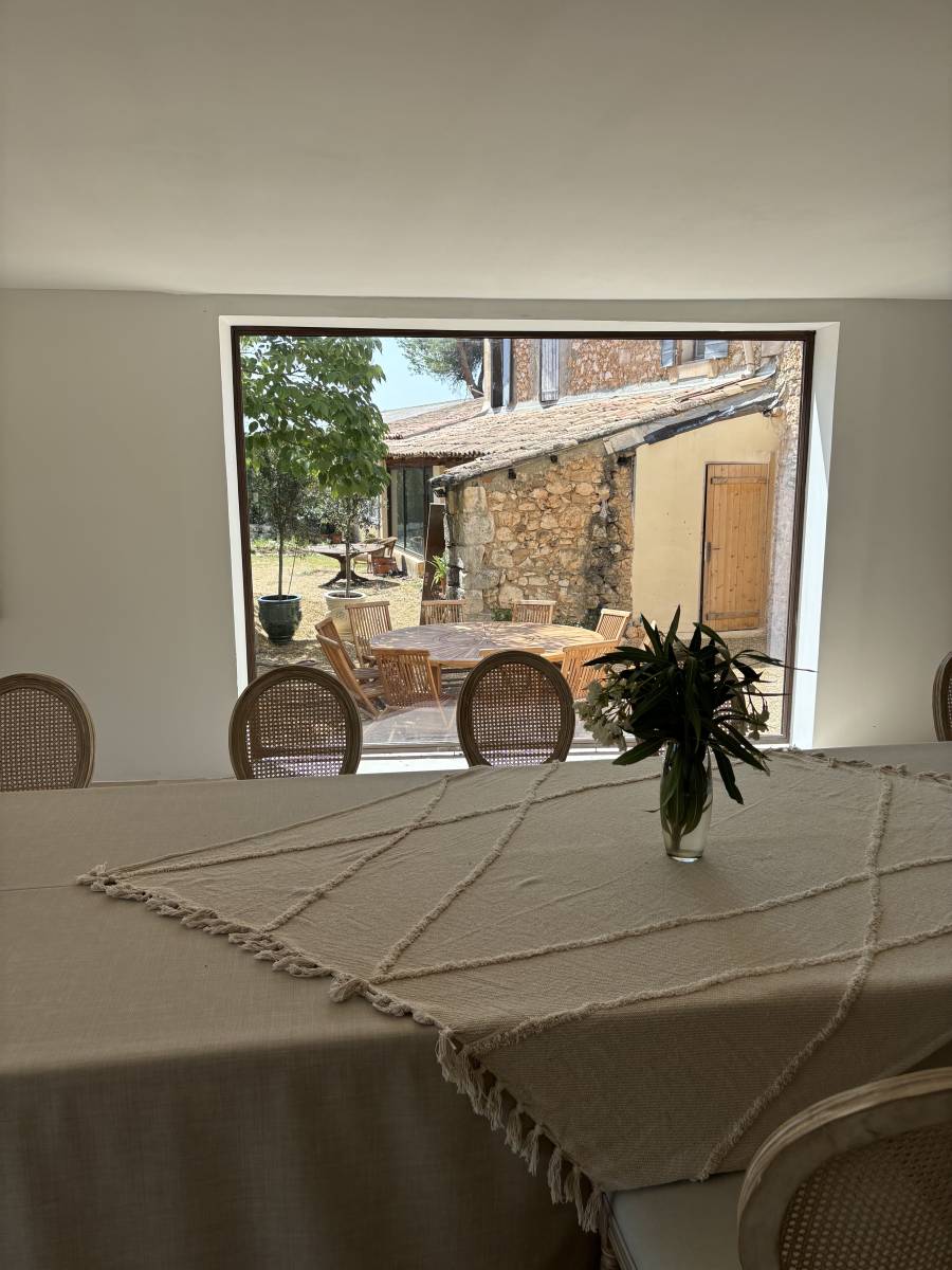 Conception et installation d'une menuiserie en acier dans le Luberon et ses alentours (84), par notre équipe de ferronniers d'art qualifiés