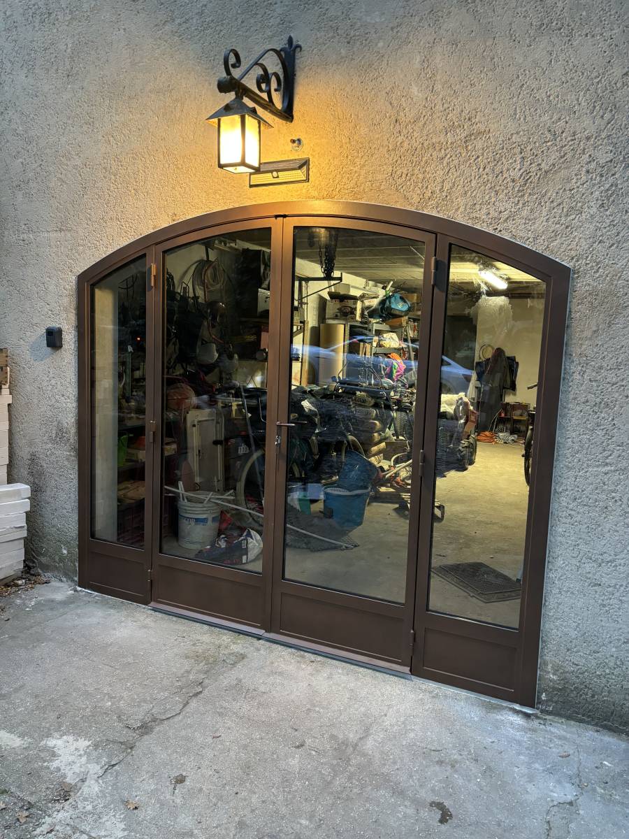 Châssis cintré en acier sur mesure - Une création unique pour votre maison à Ménerbes (84)