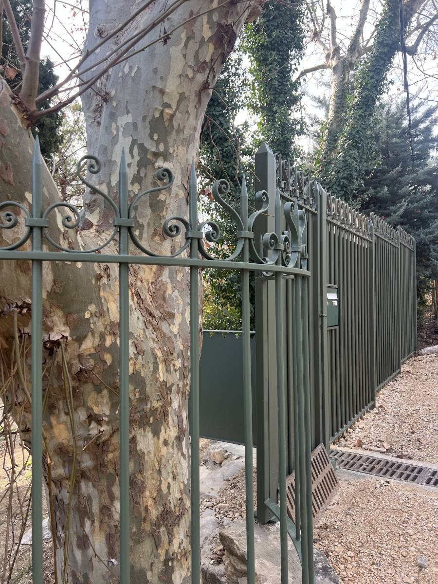 Brise-Vue en Fer Forgé Sur Mesure à Saint-Saturnin-lès-Apt (84) – Savoir Fer