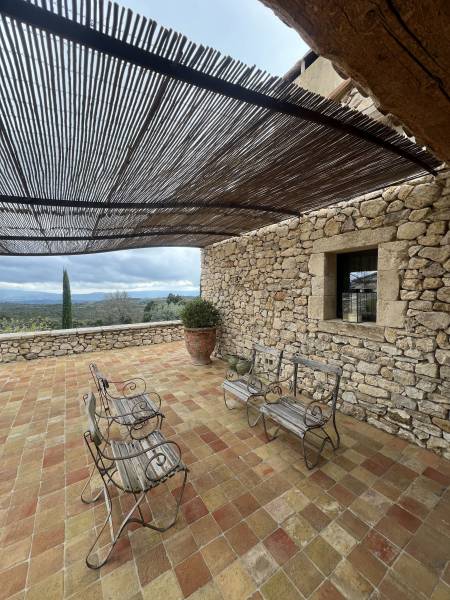Pergola en fer forgé finition rouillé vernie – Projet sur mesure à Murs (84)