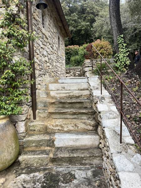 Pose et fabrication de garde-corps en fer forgé dans le Luberon et ses alentours (84)